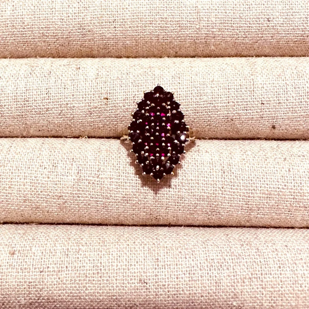 Vintage | Ring | Sterling Silver Garnet Ring - Picture 1 of 12